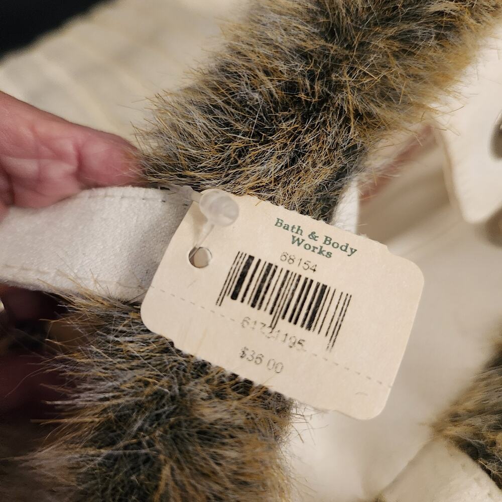 NEW VTG 2007 Bath & Body Works Y2K Faux Fur Cable Knit Purse / Pom Poms & Tag - Picture 8 of 11